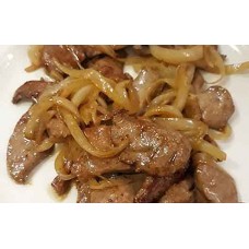 Kalbsleberstreifen mit Zwiebeln in Weissweinsauce