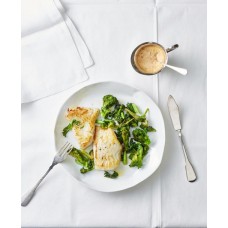 Steinbuttfilet vom Grill auf Spinat