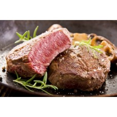 Kalbsfilet vom Grill auf gebratene Steinpilzen